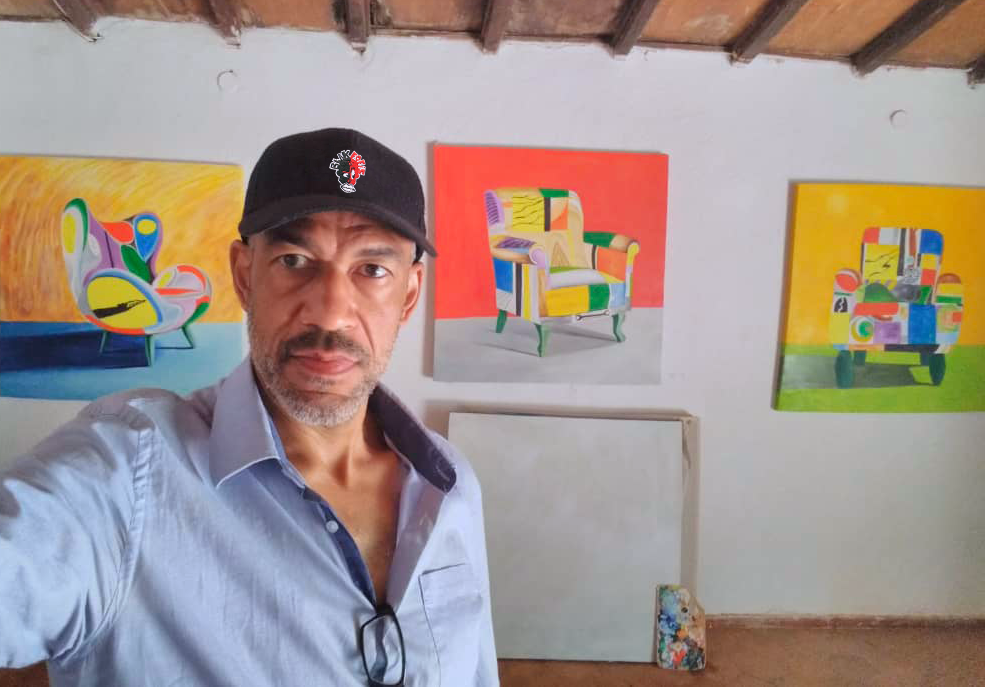 Artiste Wilfried Vincent Blakfofiz résident à Sobo Badè Sénégal, 2024 Les Trône
